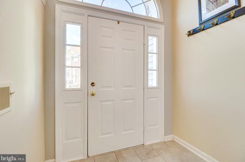 7041 Chesley Search Way, Alexandria VA 22315-4754 exterior