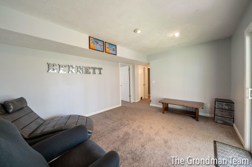 3032 Root Ct, Cedar Springs MI 49319-8153 exterior