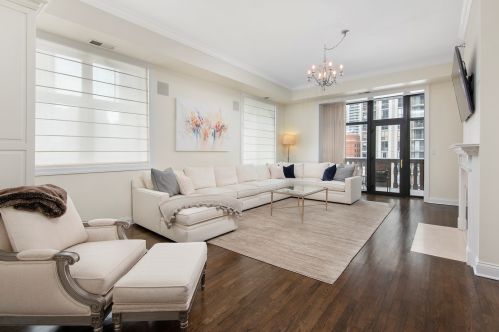 30 Erie St, Chicago, IL 60611-2704