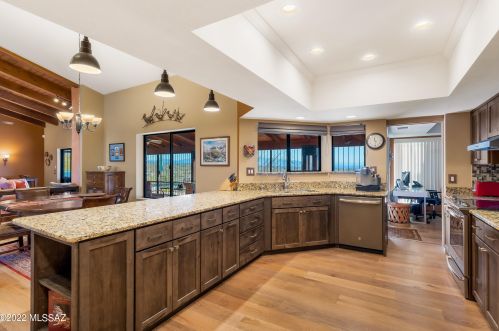 6822 Table Mtn Rd, Tucson AZ 85718-1328 exterior