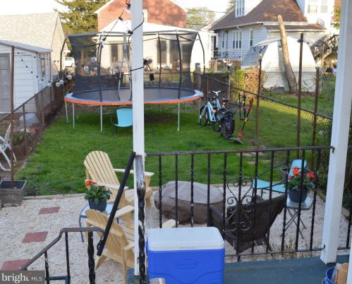 17 Roland Rd, Chester PA 19015-3329 exterior