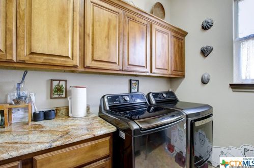 499 Mystic Pkwy, Spring Branch TX 78070-5417 exterior