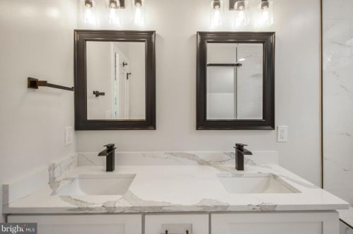 2911 17th St, Washington DC  20018-1825 exterior