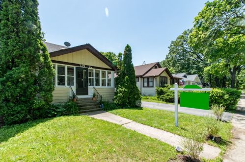 729 Pacific Ave, Waukegan, IL 60085-1827