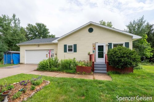 605 Crooks St, Belding, MI 48809-1852