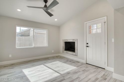 892 Glenn St, Tucson AZ  85705-4120 exterior