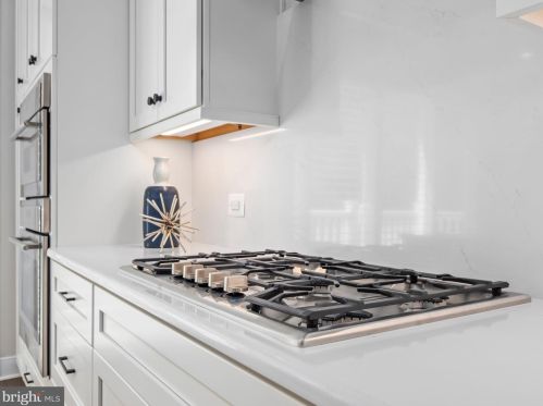 10346 Grosvenor Pl, Rockville MD 20852 exterior