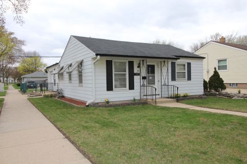 5701 79th St, Milwaukee, WI 53218-2106