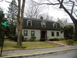 79 Prince St, Newton, MA 02465-2632