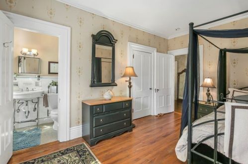 264 Highland St, Worcester MA 01602-2112 exterior