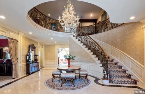 205 Vaccaro Dr, Cresskill, NJ 07626-1753