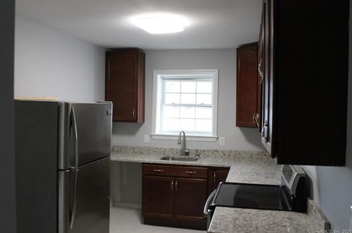 65 High St, Vernon CT 06066-3638 exterior