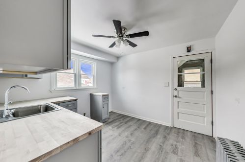 1719 Melvina Ave, Chicago IL 60646-1123 exterior