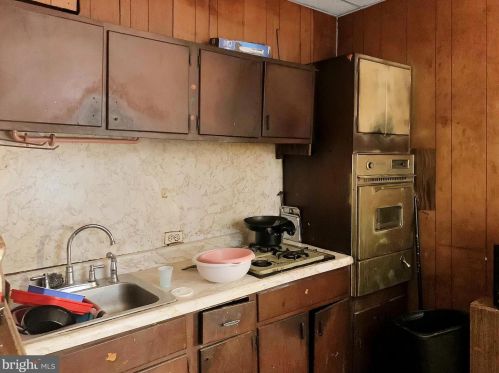 1332 52nd St, Philadelphia PA  19143-4320 exterior