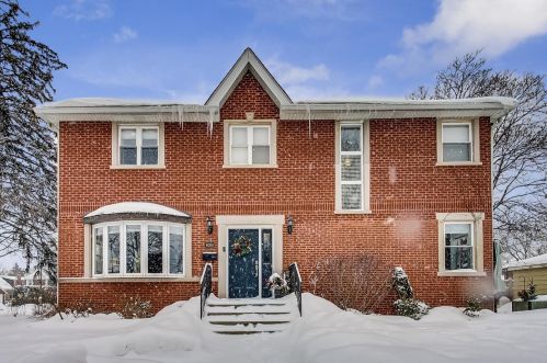 6098 Caldwell Ave, Chicago, IL 60646-4834