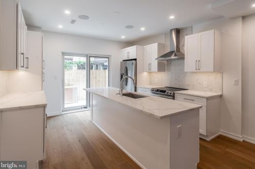 2005 Kater St, Philadelphia PA 19147-1817 exterior