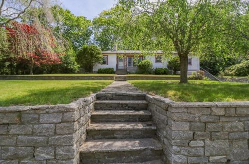 114 Pilgrim Ave, Coventry, RI 02816-4213