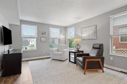 5015 Broad St, Pittsburgh PA  15224-2403 exterior