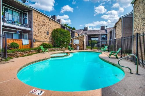 9170 Forest Ln, Dallas TX  75243-8900 exterior