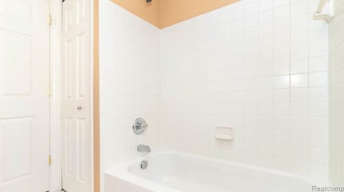 16855 Dover Dr, Northville MI 48168-6505 exterior