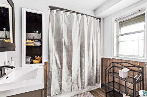 1018 19 Ave, Duluth MN 55806-2111 exterior