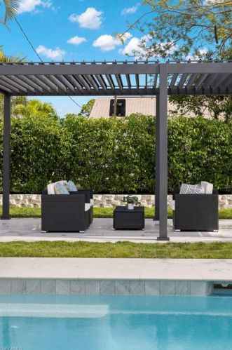 673 97 Ave, Naples FL 34108-2280 exterior