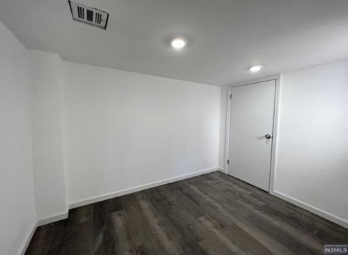 683 Ctr Ave, River Edge NJ 07661-2409 exterior