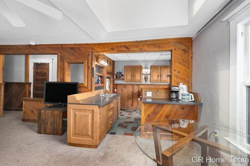 1006 Cherry St, Grand Rapids MI 49506-1450 exterior