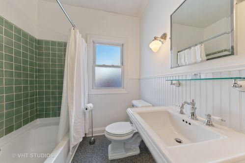 6553 Hiawatha Ave, Chicago IL 60646-4219 exterior