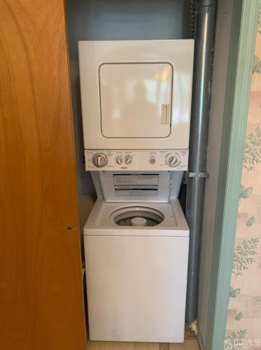 1517 Raspberry Ct, Edison NJ 08817-2765 exterior