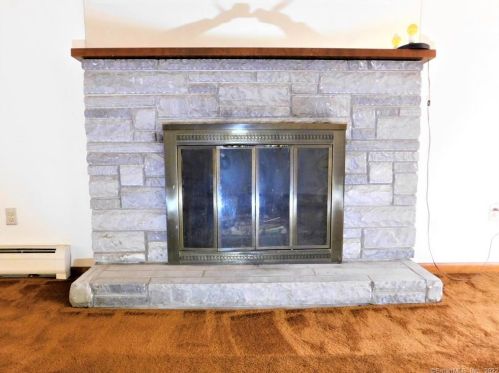 39 Hatch Hl Rd, Vernon CT 06066-6135 exterior