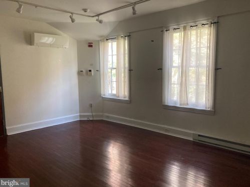 908 Clinton St, Philadelphia, PA 19107-6108