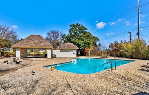 7211 Coronado Cir, Austin TX 78752-2008 exterior