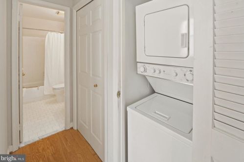 1619 R St, Washington DC  20009-6441 exterior