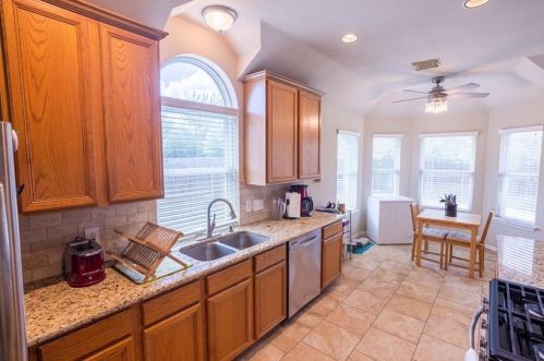 1716 Camas Dr, Austin TX exterior