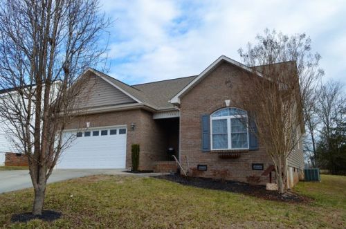 1590 Mayfair Dr, Conover, NC 28613-9282