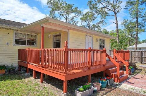 685 12 Ave, Naples FL 34120-6337 exterior