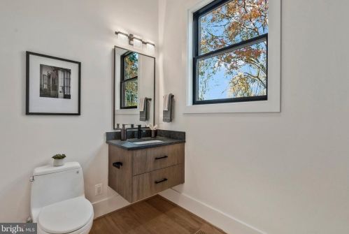 1520 Brookhaven Dr, Mc Lean VA  22101-4127 exterior