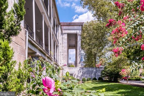 800 Admirals Way, Philadelphia PA  19146-5231 exterior