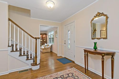 111 Orchard Rd, Briarcliff, NY 10510-1022