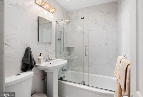 2204 Longshore Ave, Philadelphia PA 19149-1911 exterior