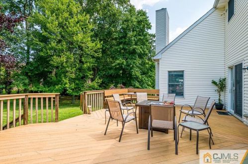 16 Sonia Ct, Edison NJ 08820-4443 exterior