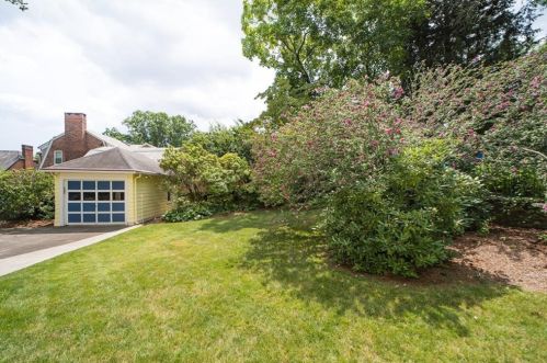 293 Doyle Ave, Providence RI 02906-3354 exterior