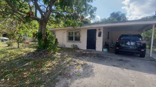 5354 Carlton St, Naples, FL 34113-8770