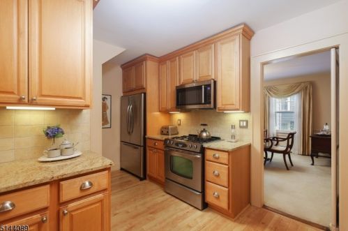 647 Coleman Pl, Westfield NJ 07090-4311 exterior