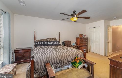 37 Louvain Dr, Hanover PA 17331-8696 exterior