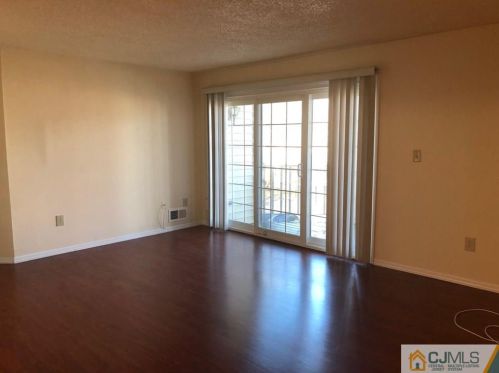 447 Northam Dr, New Brunswick NJ  08902-4241 exterior