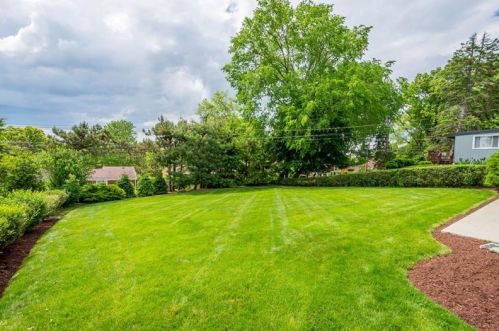 1236 Pinewood Dr, Pittsburgh PA 15243-1812 exterior