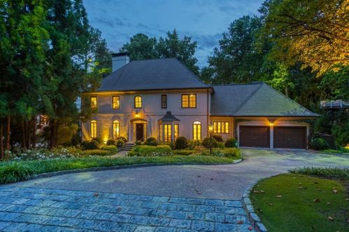 2817 Dover Rd, Atlanta GA 30327-1209 exterior