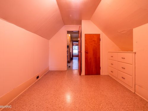 320 Elizabeth St, Sylvan Beach MI 49461-1311 exterior